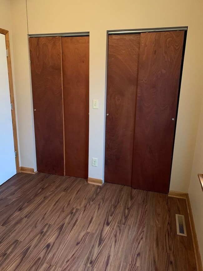 Building Photo - 2 bedroom 1 bath house by City Park