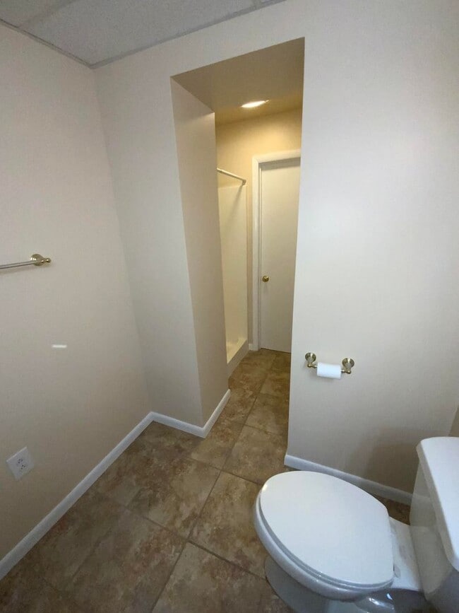 Building Photo - 5 br, 3 bath House - 35 CINDER RD