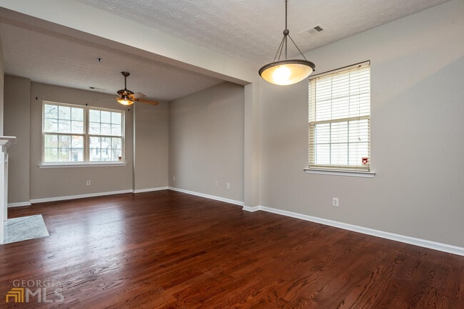 Building Photo - 246 Village Square Dr