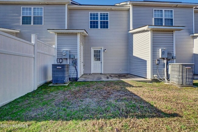 Building Photo - 202 Bridgewood Dr