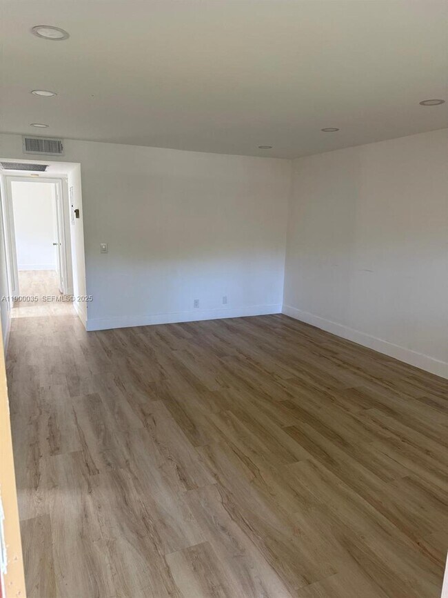 Building Photo - 100 SW 132nd Way