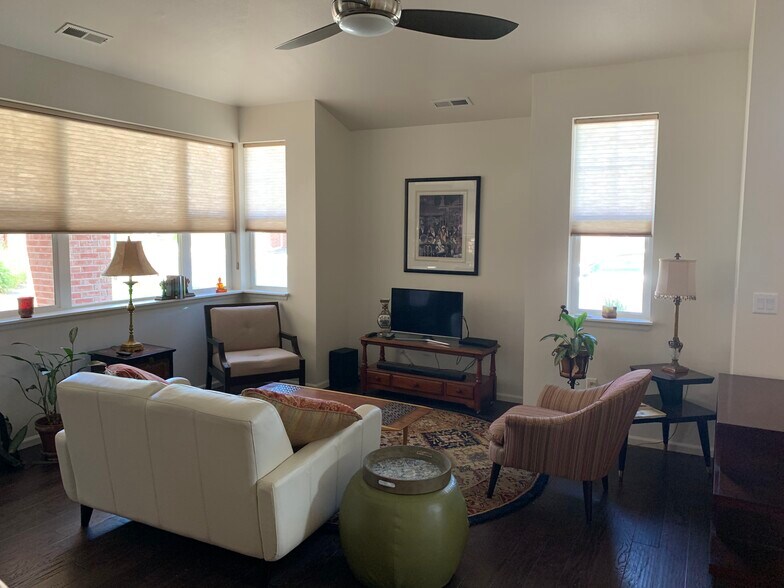 Open floor plan - 15102 E Batavia Pl