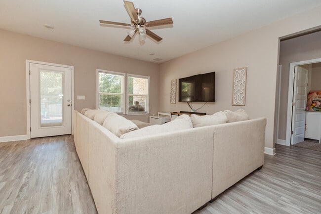 Building Photo - 1512 Long Needle Ct