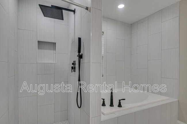 Building Photo - 34 Sherman St