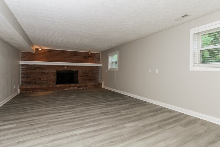 Building Photo - 2484 Resor Rd