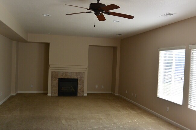 Building Photo - 3337 W Tyler Ave