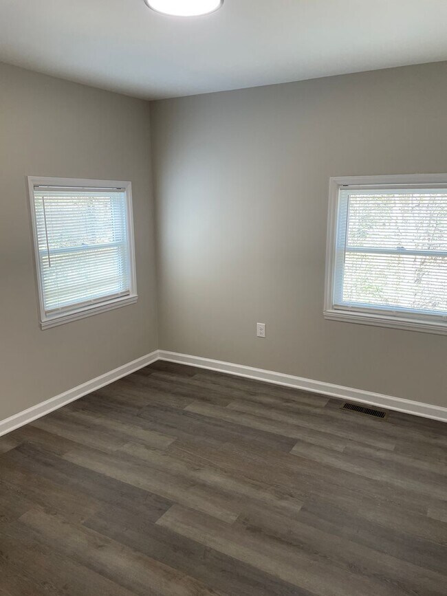 Building Photo - 1892 Ebert Rd