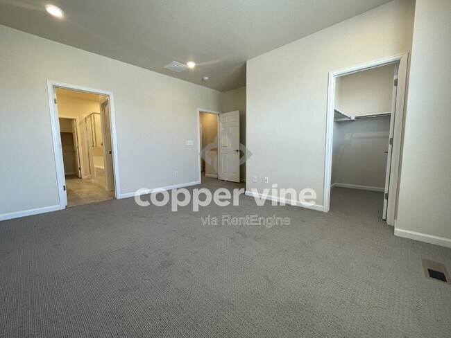 Building Photo - 161 Ambrose St
