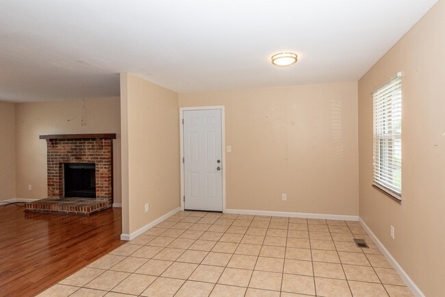 Building Photo - 2021 Independence Dr