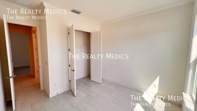 Building Photo - 1440 Nandina Cir