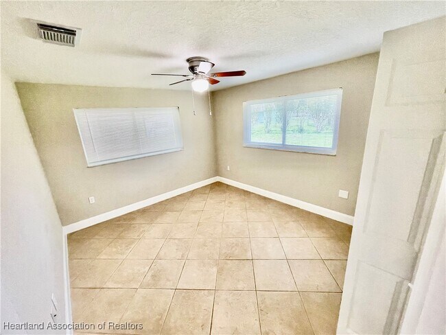 Building Photo - 1409 Palm Way