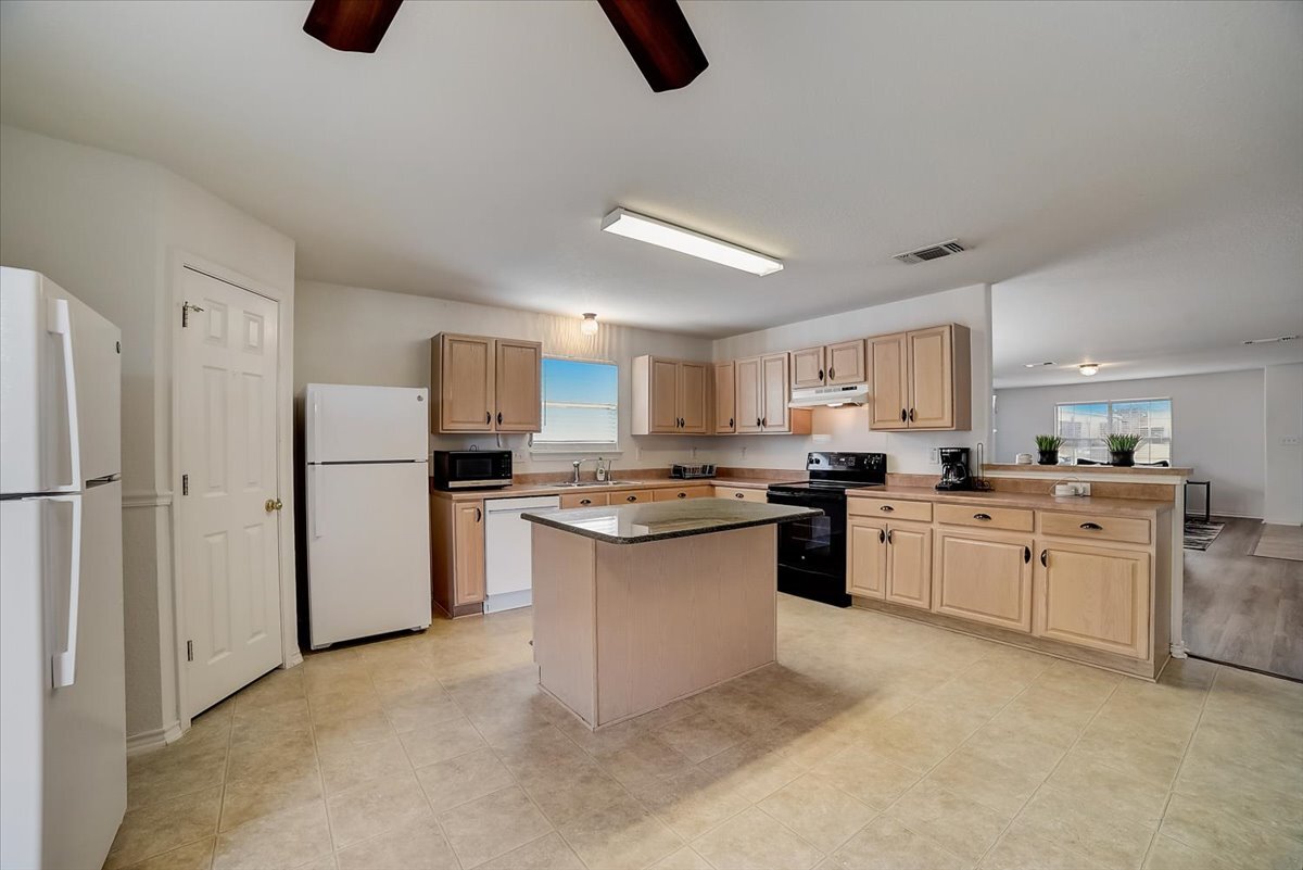Building Photo - 8823 Veranda Ct