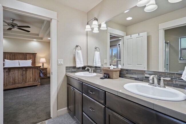 Building Photo - 60999 SE Geary Dr