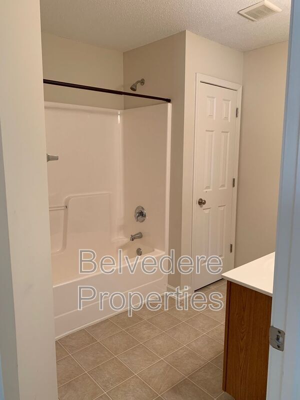 Building Photo - 18 Dillingham Pl