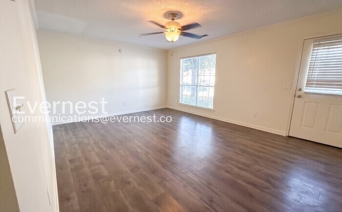 Building Photo - 1592 King James Dr