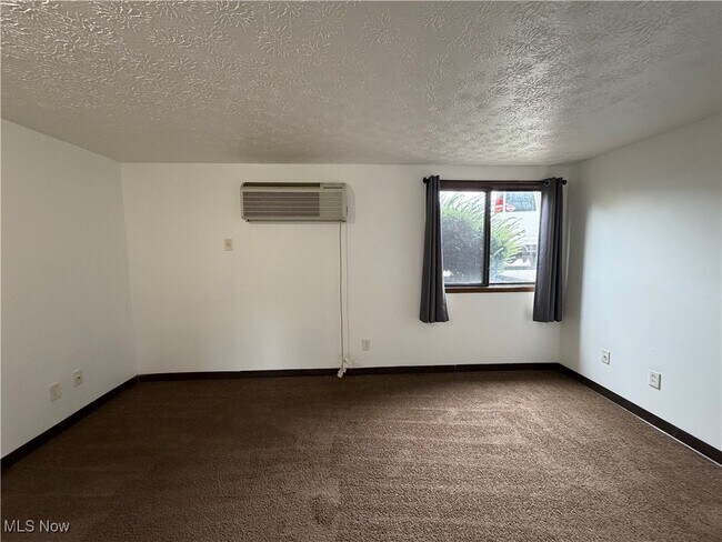 Building Photo - 4107 Orchard Dale Dr NW