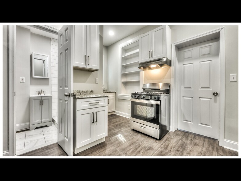 Building Photo - 2220 Lyndhurst Ave