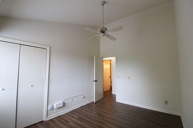 Building Photo - 1116 Blue Ridge Dr