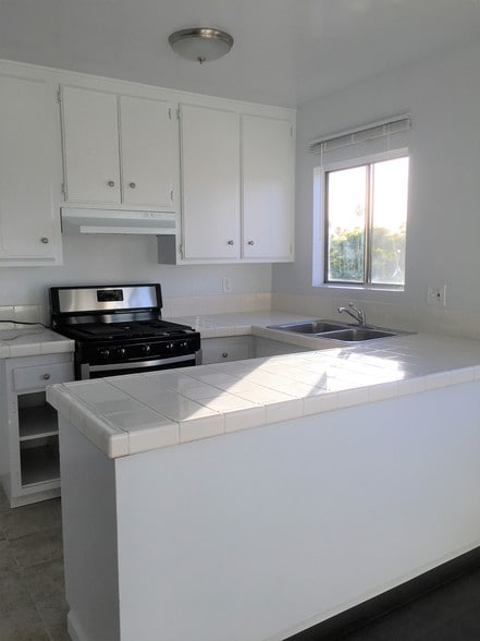 Kitchen - 603 N New Hampshire Ave