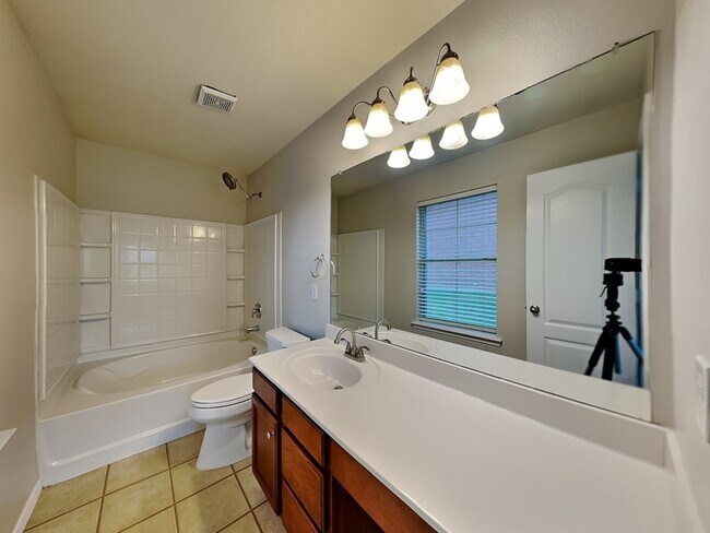 Building Photo - 219 Stable Dr