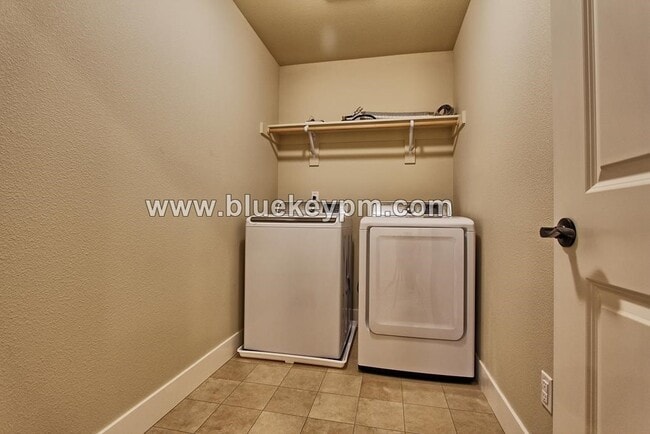 Building Photo - 4 Bed  3 Bath Home in Bethany Across From ...