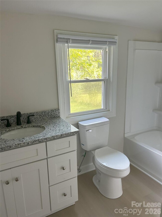 Building Photo - 303 S Main St