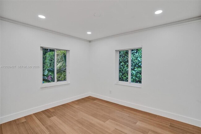 Building Photo - 213 NE 43rd St