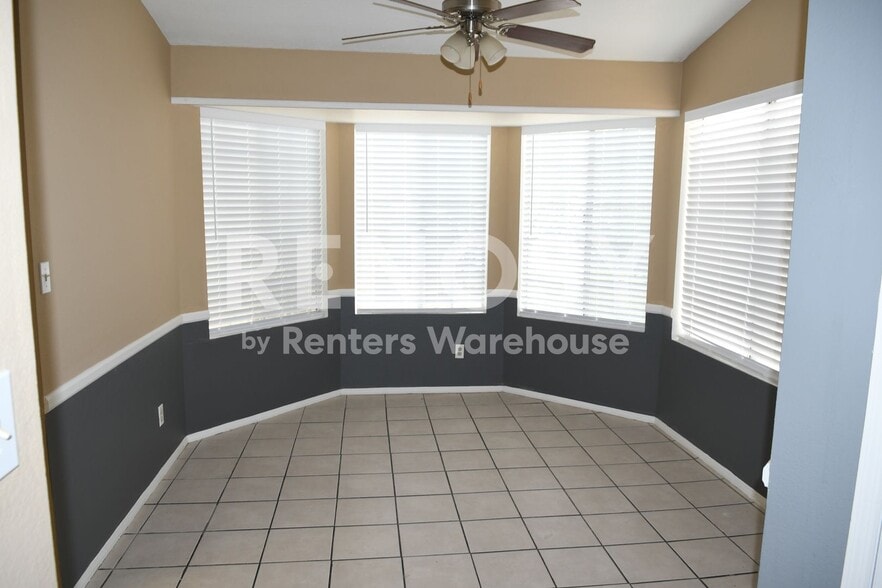 Building Photo - 3049 E Siesta Ln