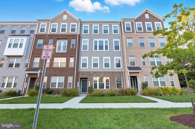 Building Photo - 10414 John Glenn St