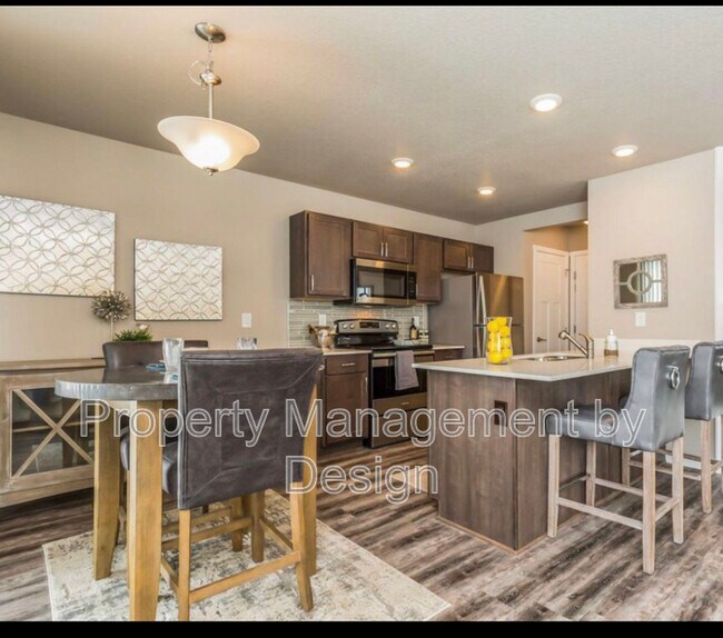 Building Photo - 763 NE Macey Way