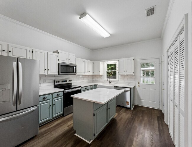 Building Photo - 153 Ponderosa Dr