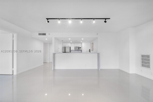 Building Photo - 7601 E Treasure Dr