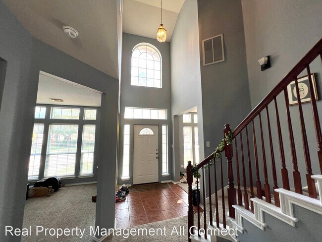 Building Photo - 4 br, 2.5 bath House - 802 Stevenage Dr
