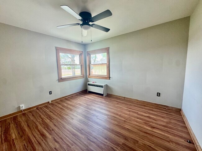 Building Photo - 6809 IL-71