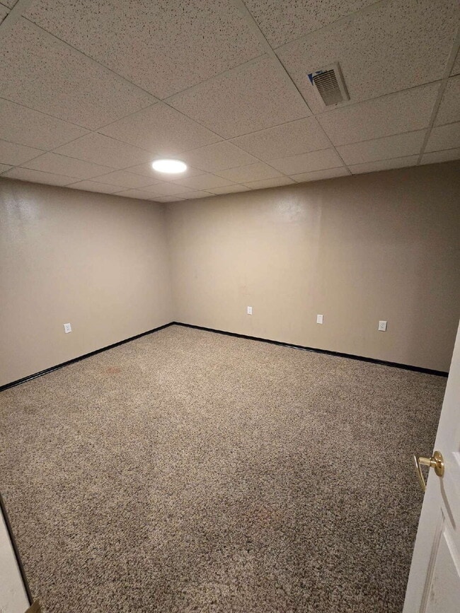 Building Photo - Spacious 5-Bedroom West Valley City Home w...