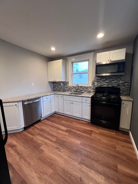 Building Photo - 29 Hilton St