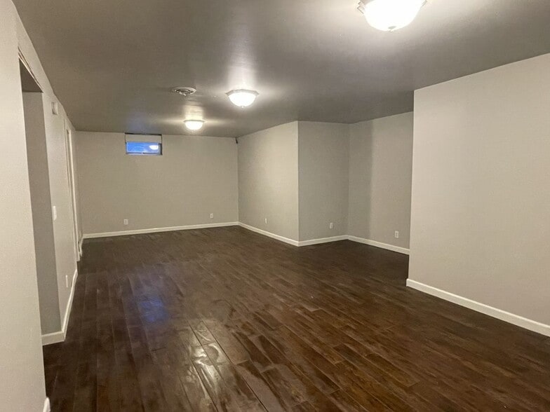 Building Photo - 304 S 1st St