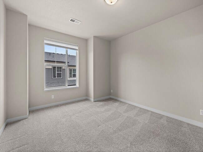 Building Photo - Move-In Ready, 3BR/2BA Townhome in Loveland with Modern Finishes