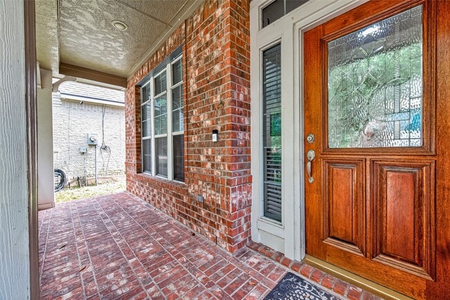 Building Photo - 214 Kentwood Ridge Ct