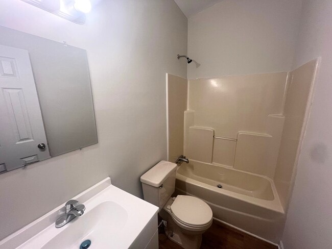 Building Photo - LEASING NOW FOR NOVEMBER 2025!