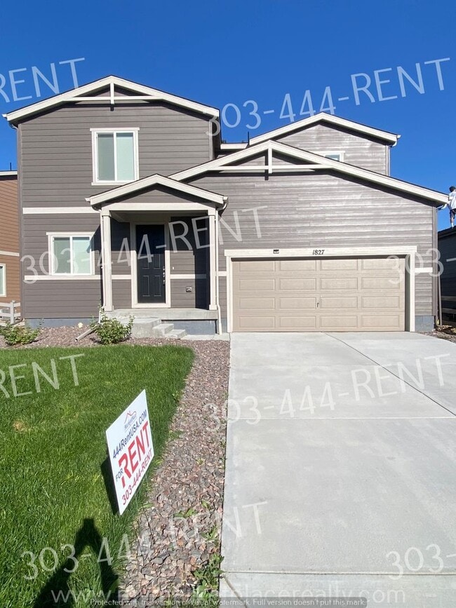 Building Photo - Beautiful & Desirable Golf Course Community!