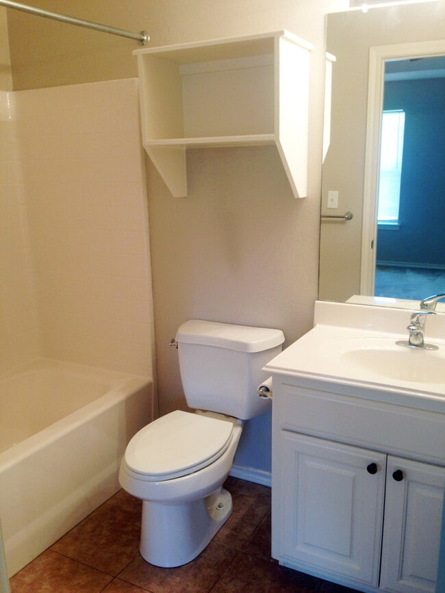 Building Photo - 3 Bedroom Duplex for Rent in Lindale! Tour Today!