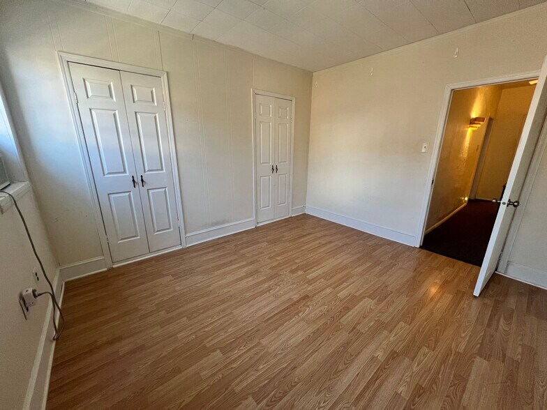 Building Photo - 2408 S Sartain St