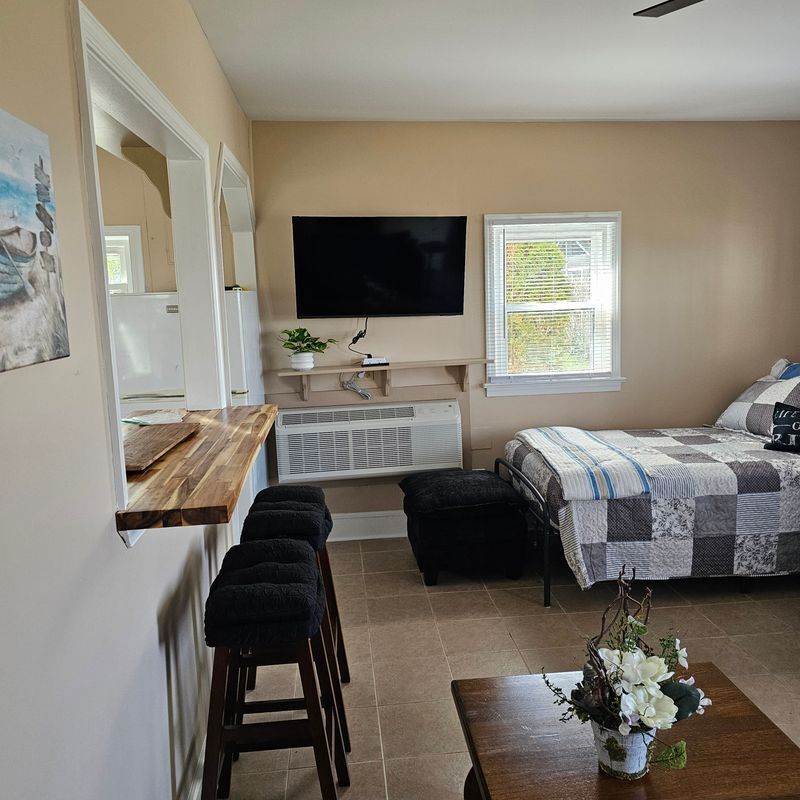 Building Photo - 6111 Fairview Dr