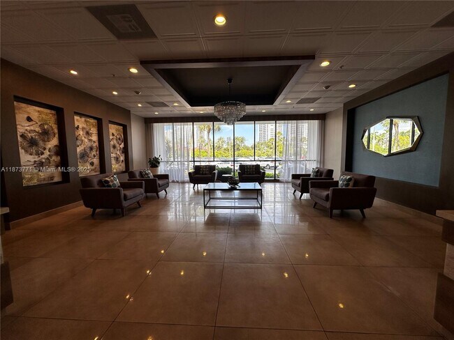 Building Photo - 3731 N Country Club Dr