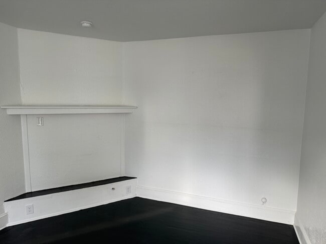 Building Photo - 1707 Holladay St