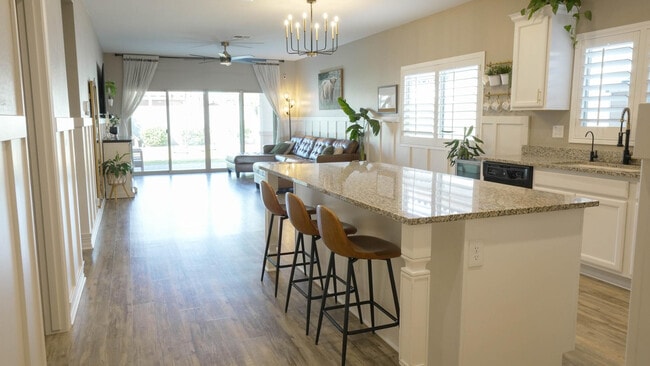 Building Photo - 884 W Whistling Thorn Ave