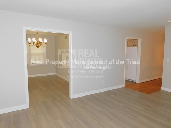 Building Photo - 284 Longmeadow Dr