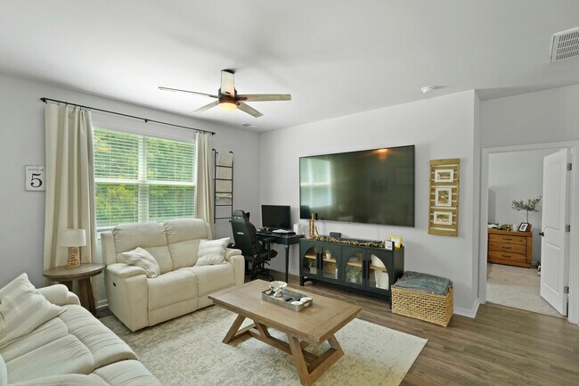 Building Photo - 41 Gypsea Ln