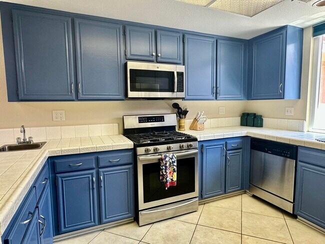 Building Photo - 336 Villena Way